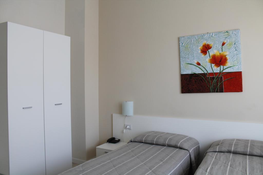Hotel Cremona Viale Zimmer foto