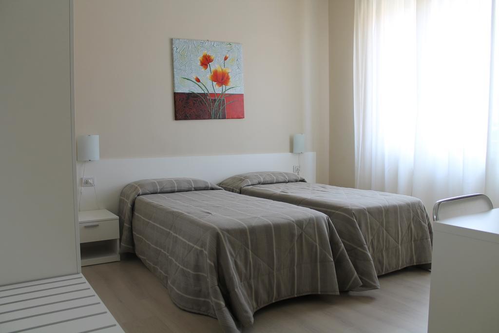 Hotel Cremona Viale Zimmer foto