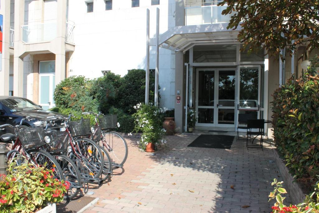 Hotel Cremona Viale Exterior foto